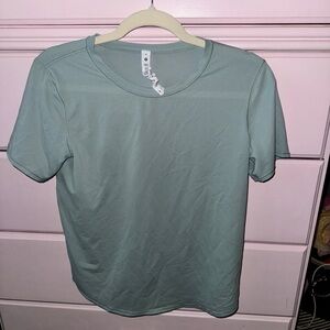 Lululemon teal/green top worn twice. Size 6